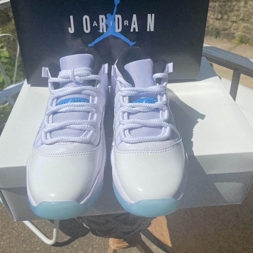 Jordan 11 low legend blue
